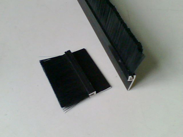 條刷（shuā）/扶梯條（tiáo）刷